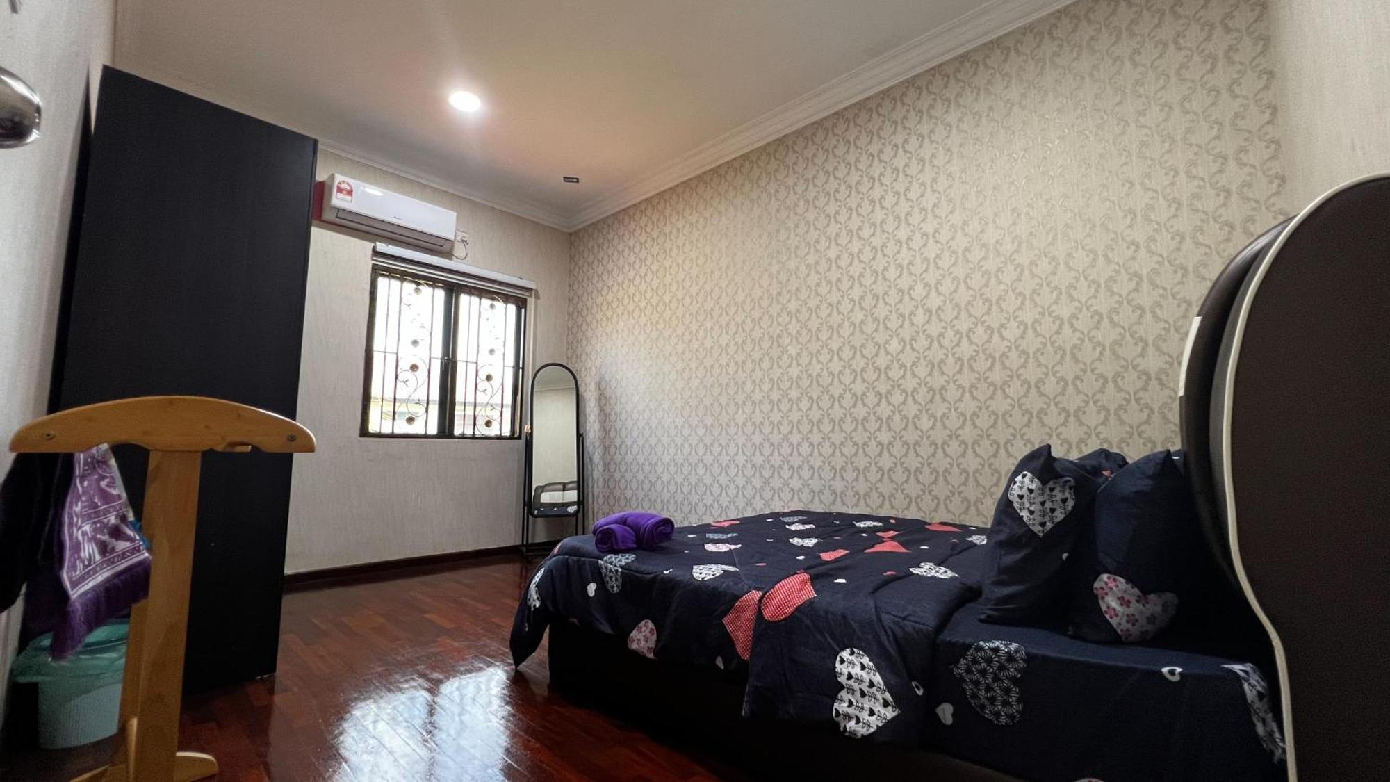 Yb Guest House 4 Bilik 5 Katil Chukai Екстер'єр фото