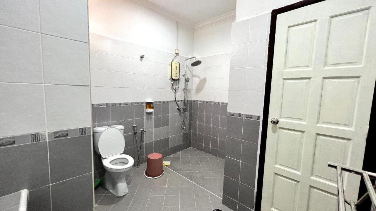 Yb Guest House 4 Bilik 5 Katil Chukai Екстер'єр фото