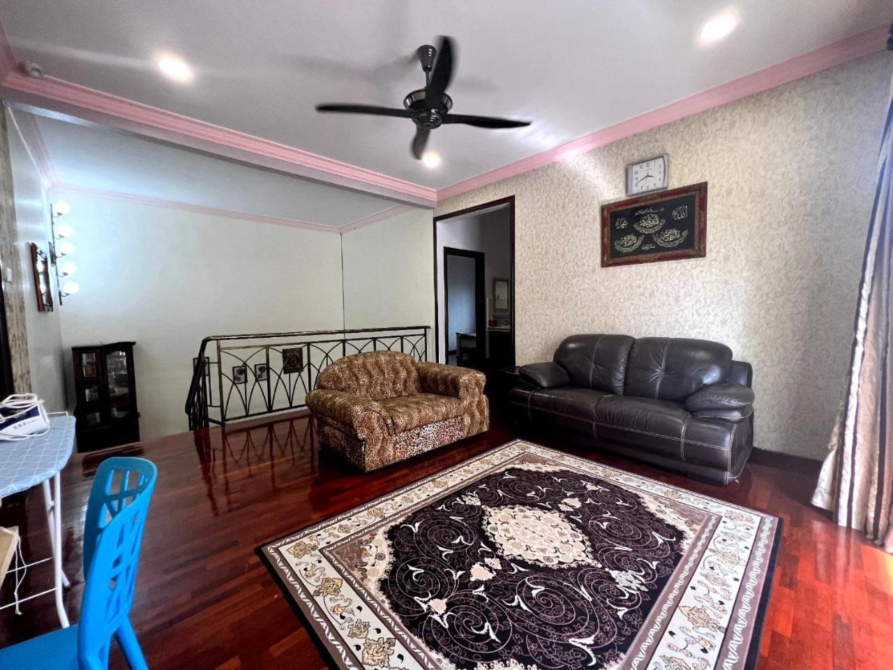 Yb Guest House 4 Bilik 5 Katil Chukai Екстер'єр фото
