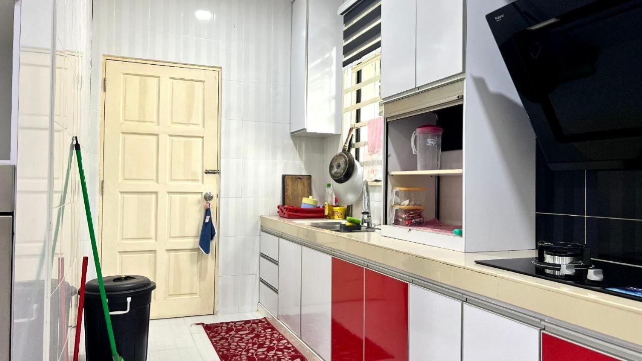 Yb Guest House 4 Bilik 5 Katil Chukai Екстер'єр фото