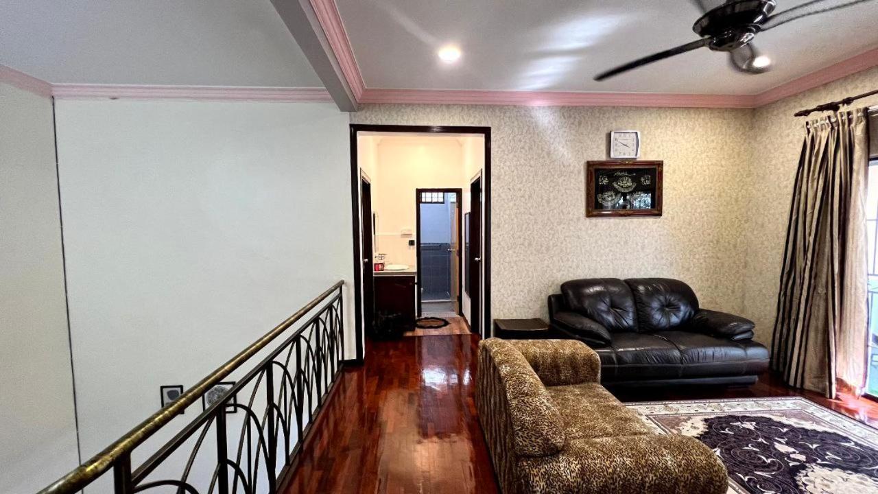 Yb Guest House 4 Bilik 5 Katil Chukai Екстер'єр фото